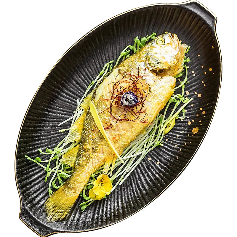 Black porcelain dinner plates with gilt rim from ๐๐ ๐๐๐ ๐น๐๐๐๐ ๐ป๐๐๐๐ ๐