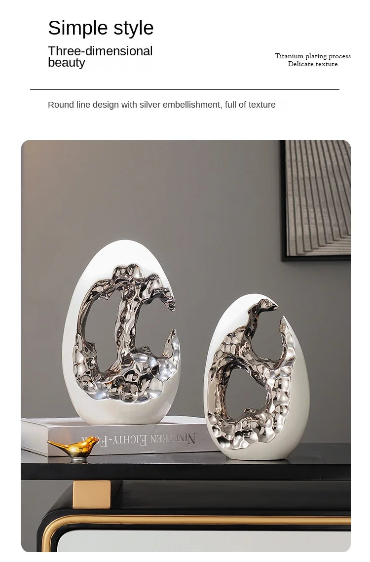 Gold figurines from 𝕄𝕔 𝕋𝕙𝕖 𝔹𝕝𝕒𝕔𝕜 𝔻𝕚𝕒𝕞𝕠𝕟𝕕 decor