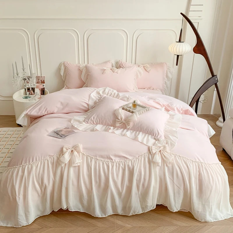 White bedding set with ruffled duvet cover and bedsheets from ๐๐ ๐๐๐ ๐น๐๐๐๐ ๐ป๐๐๐๏ฟฝ