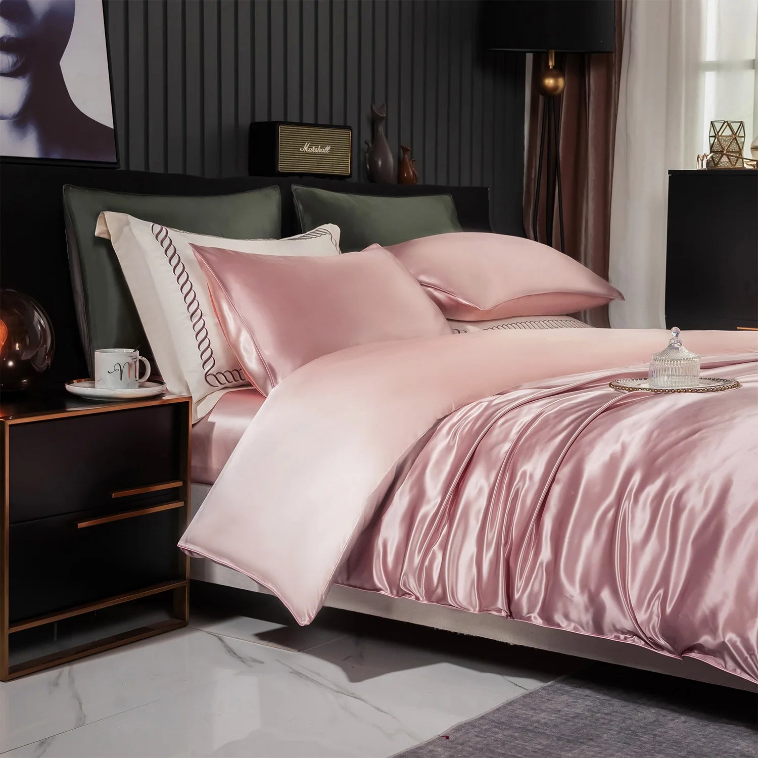 Reversible black and white MC THE BLACK DIAMOND 22 Momme 6A Mulberry Silk duvet cover with elegant A/B design and OEKO-TEX certification.