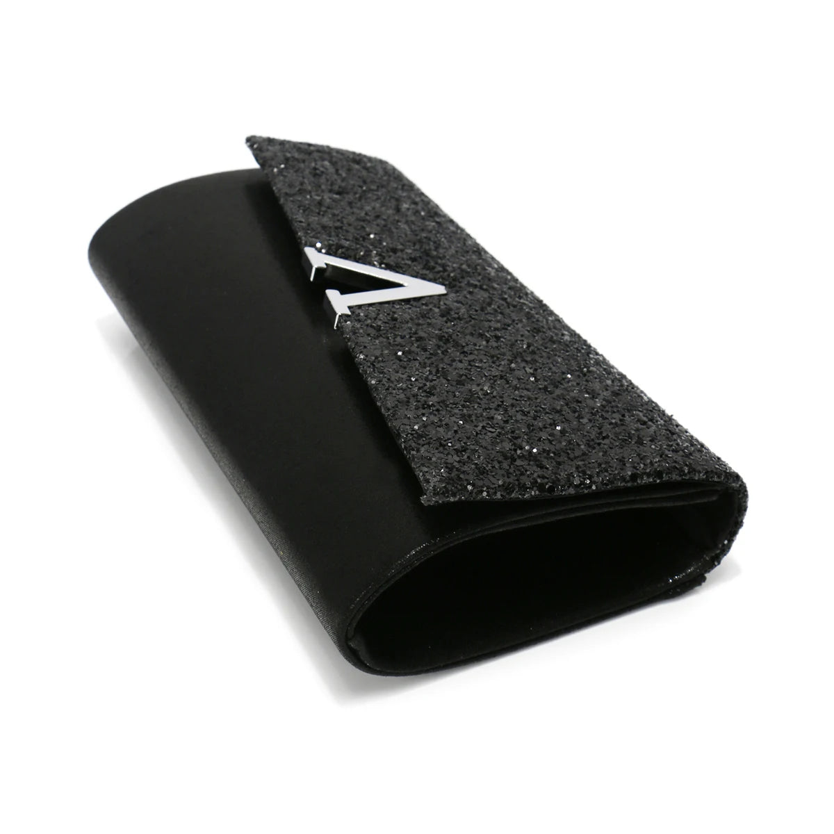 Black V Design metal chain evening bag by 𝕄𝕔 𝕋𝕙𝕖 𝔹𝕝𝕒𝕔𝕜 𝔻𝕚𝕒𝕞𝕠𝕟