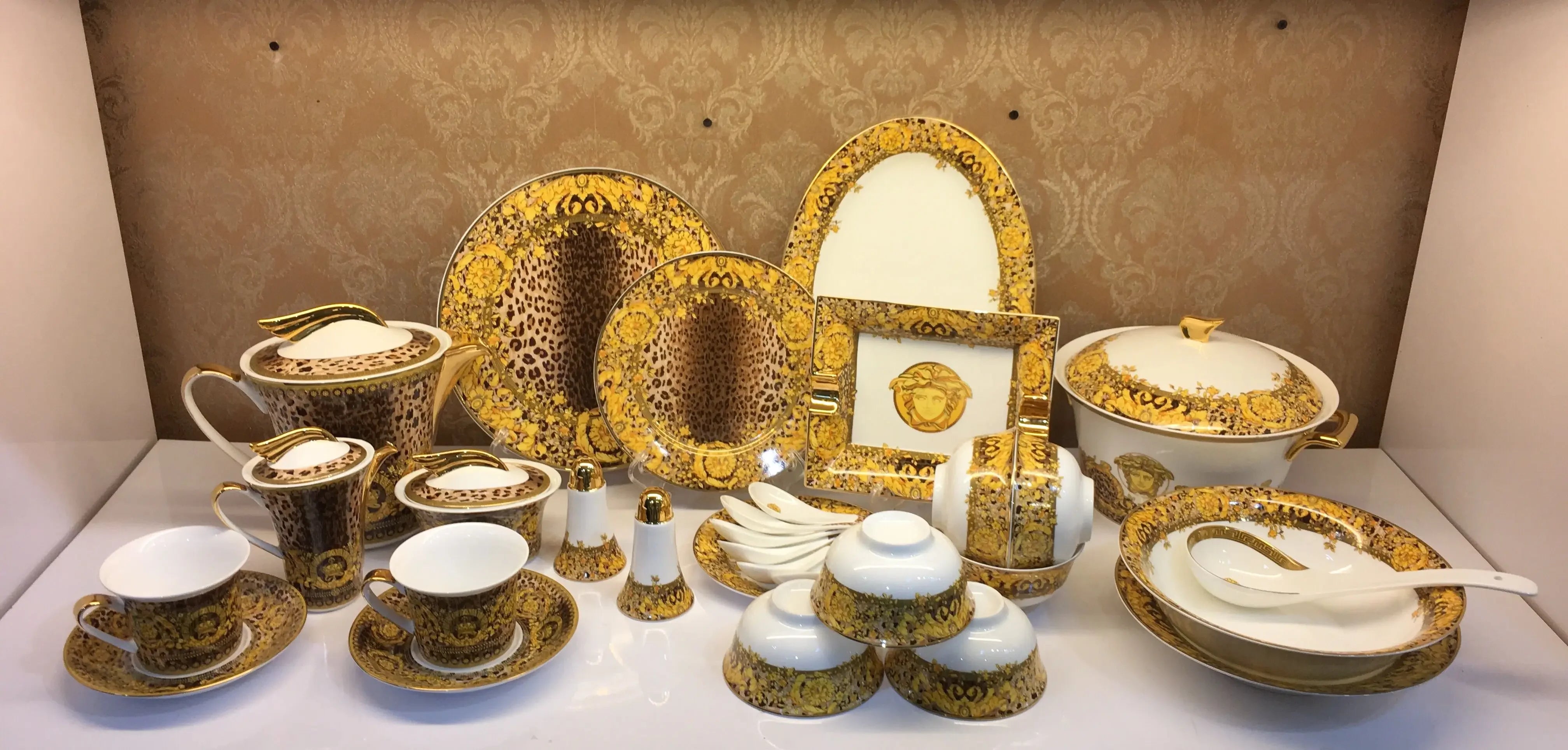 Fine Bone China dinner set by 𝕄𝕔 𝕋𝕙𝕖 𝔹𝕝𝕒𝕔𝕜 𝔻𝕚𝕒𝕞𝕠𝕟�
