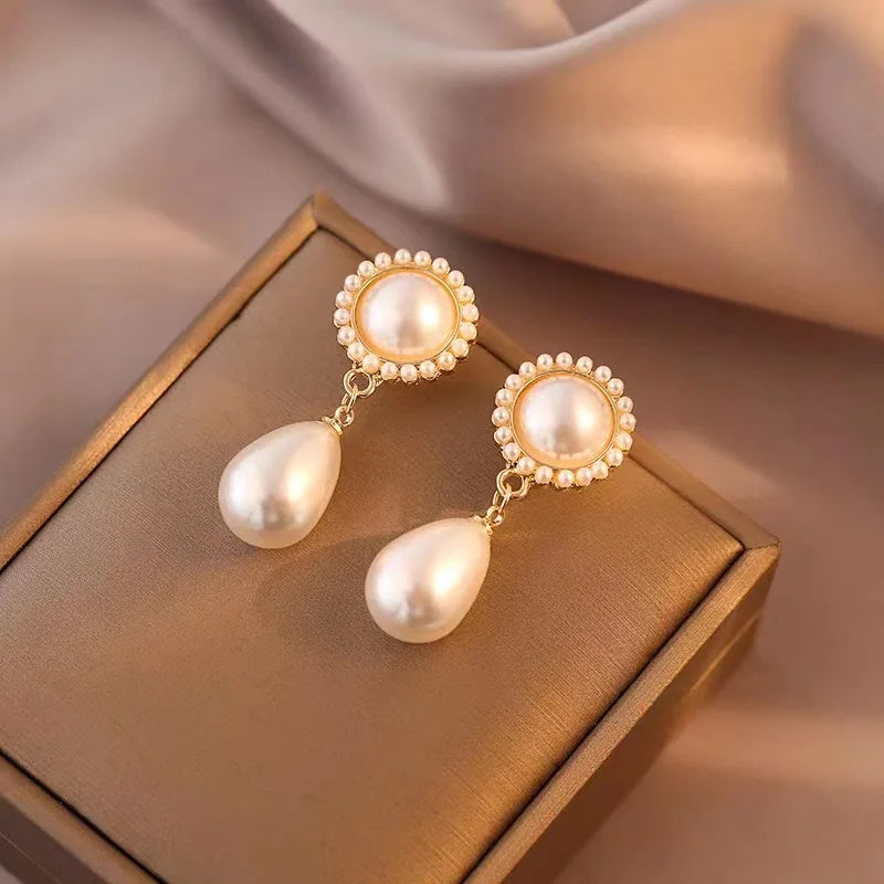 Elegant vintage pearl pendant necklace by 𝕄𝕔 𝕋𝕙𝕖 𝔹𝕝𝕒𝕔𝕜 𝔻𝕚𝕒𝕞𝕠𝕟�