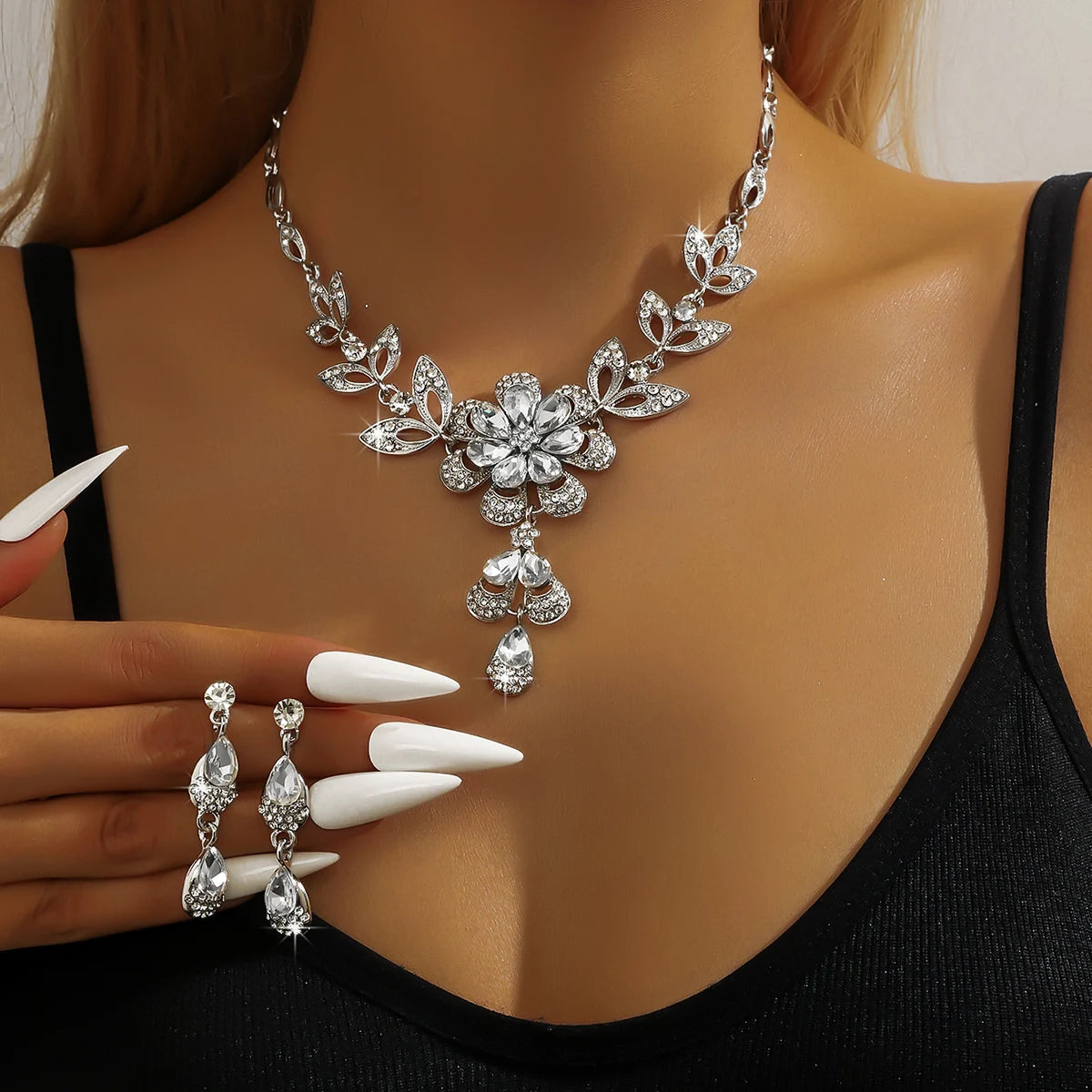 Three versatile flower necklaces by 𝕄𝕔 𝕋𝕙𝕖 𝔹𝕝𝕒𝕔𝕜 𝔻𝕚𝕒𝕞𝕠𝕟𝕕