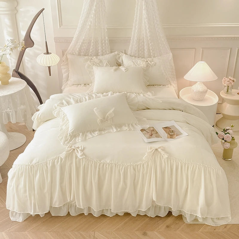 White bedding set by ๐๐ ๐๐๐ ๐น๐๐๐๐ ๐ป๐๐๐๐ ๐๐๏ฟฝ