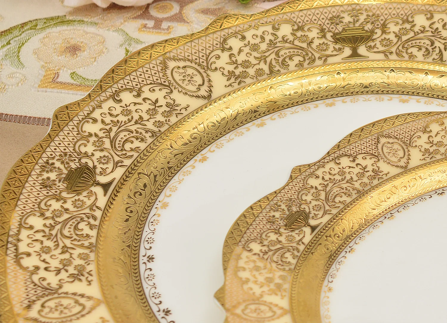 Kitchen dinnerware set by 𝕄𝕮 𝕋𝕙𝕖 𝔹𝕝𝕒𝕔𝕜 𝔻𝕚𝕒𝕞𝕠𝕟𝕕