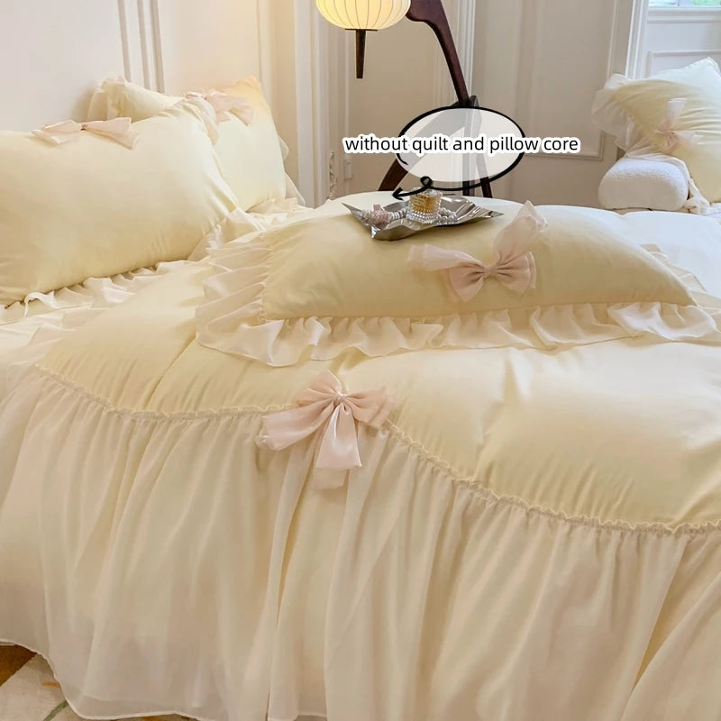 Three-piece white bedding set with ruffled duvet cover by ๐๐ ๐๐๐ ๐น๐๐๐๐ ๐ป๐๐๐๐
