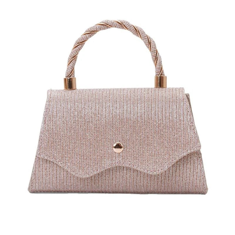 Fashionable black leather handbag by ๐๐ ๐๐๐ ๐น๐๐๐๐ ๐ป๐๐๐๐ ๐๏ฟฝ