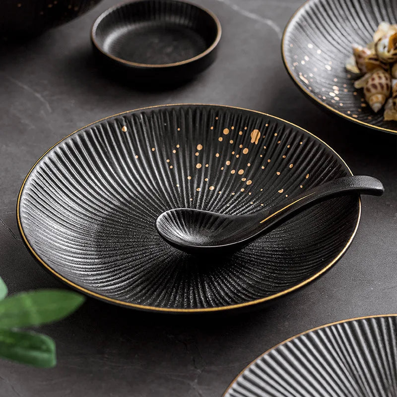 Black porcelain dinner plates with gilt rims, part of the ๐๐ ๐๐๐ ๐น๐๐๐๐ ๐ป๐๐๐๐