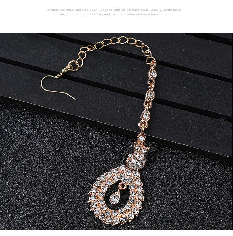 Vintage necklace set featuring silver-tone accessories with black diamonds, crafted by 𝕄𝕮 𝕋𝕙𝕖 𝔹𝕝𝕒𝕔𝕜 𝔻𝕚𝕒𝕞�
