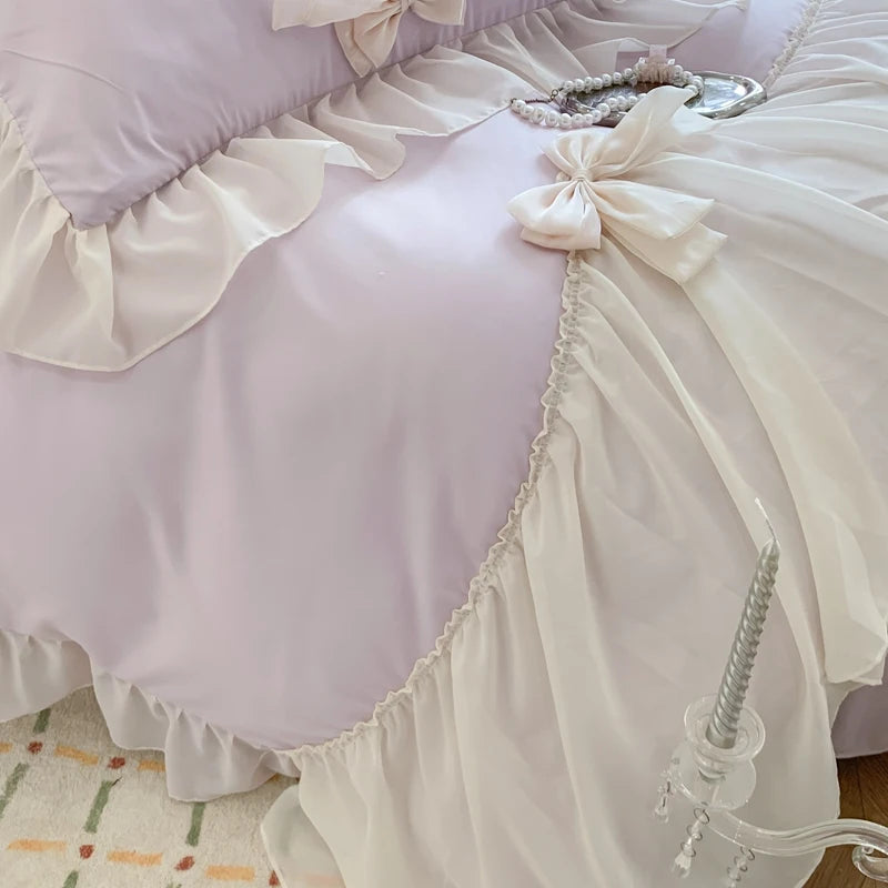 Three-piece white bedding set with ruffles duvet cover from ๐๐ฎ ๐๐๐ ๐น๐๐๐๐ ๐ป๐๐๐๐