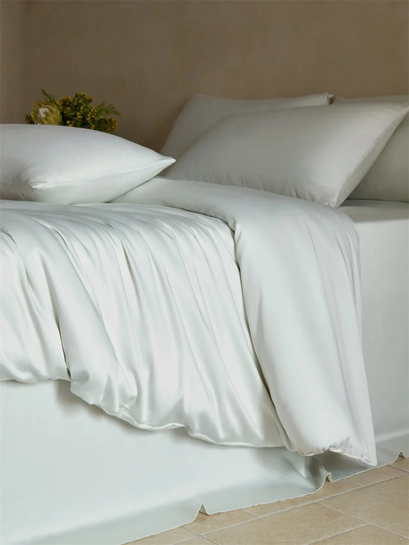 MC Collection 100% Mulberry Silk Bedding Set from 𝕄𝕔 𝕋𝕙𝕖 𝔹𝕝𝕒𝕔𝕜 𝔻𝕚𝕒𝕞𝕠