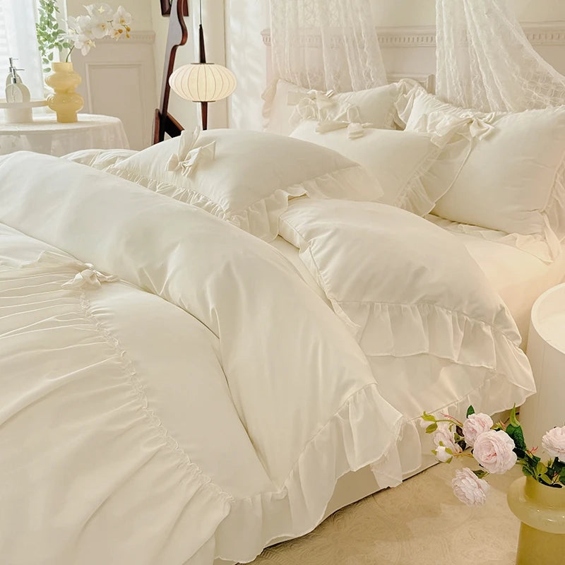 Three-piece white bedding set with ruffled duvet cover by ๐๐๐๐ ๐น๐๐๐๐ ๐ป๐๐๐๐ ๐๏ฟฝ