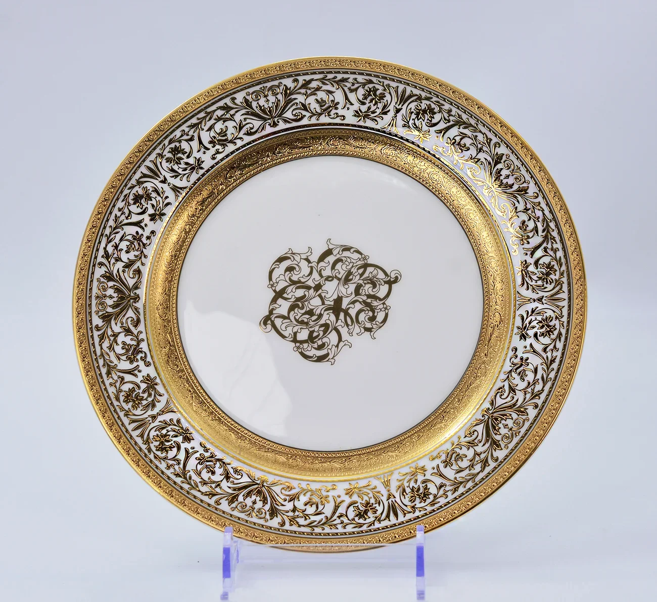 Karosa Luxury 84-piece gold embossed porcelain dinnerware set with plates and bowls by ๐๐ฎ ๐๐๐ ๐น๐๐๐๐ ๐ป๐๐