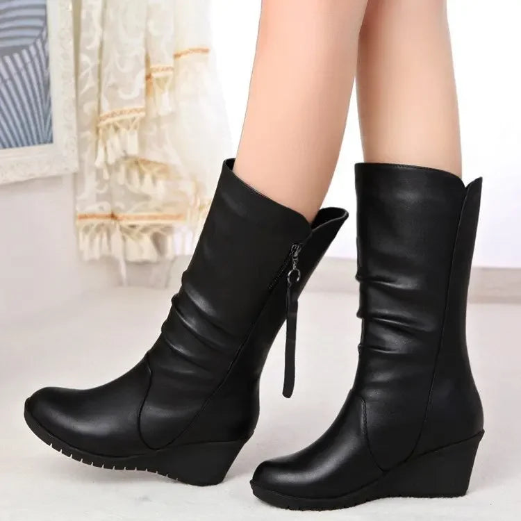Women’s casual mid tube Chelsea boots by Mohammad Collection, featuring warm snow boots design with a sleek, stylish appearance.