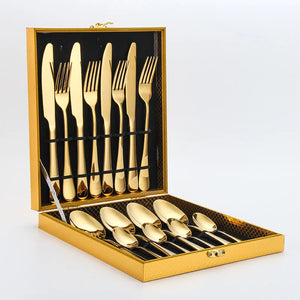 Ensemble doré de 16 pièces