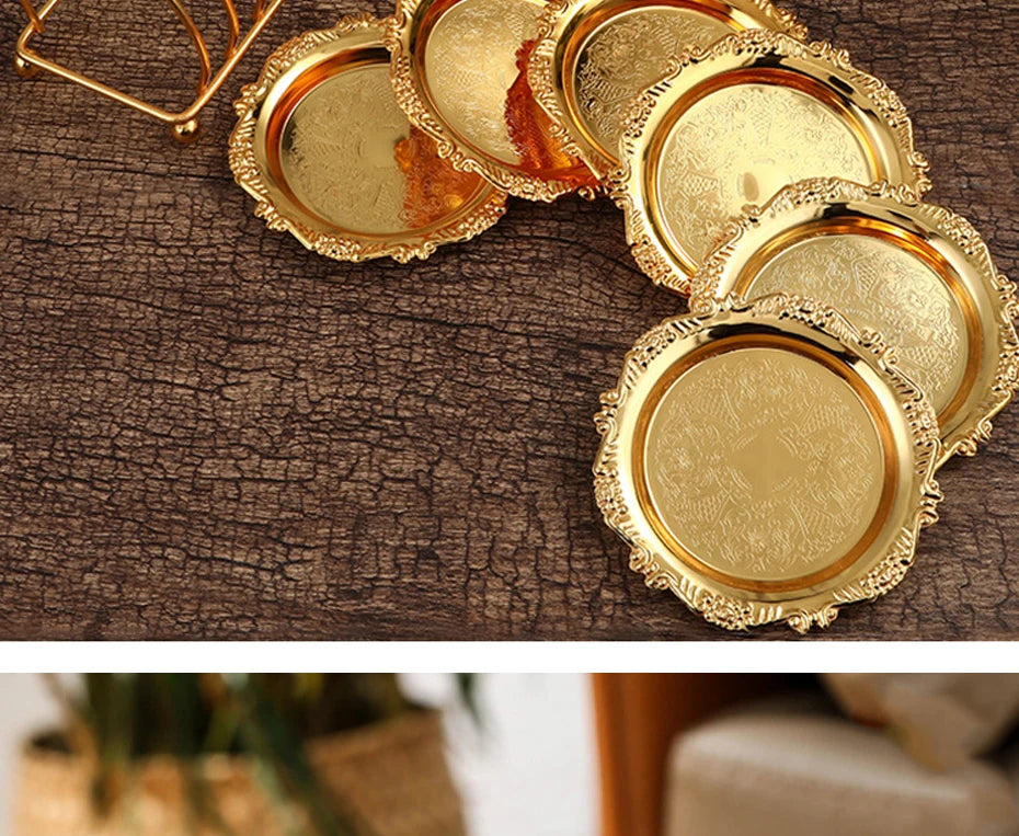Set of 6 golden dining plates from 𝕄𝕮 𝕋𝕙𝕖 𝔹𝕝𝕒𝕔𝕜 𝔻𝕚𝕒𝕞𝕠𝕟