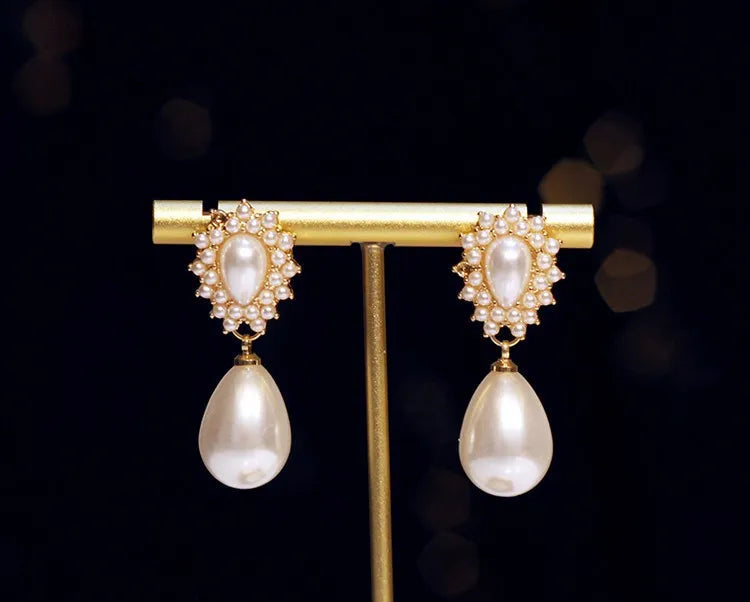 Elegant vintage pearl pendant necklace and matching earrings by 𝕄𝕔 𝕋𝕙𝕖 𝔹𝕝𝕒𝕔𝕜 𝔻𝕚𝕒𝕞𝕠�