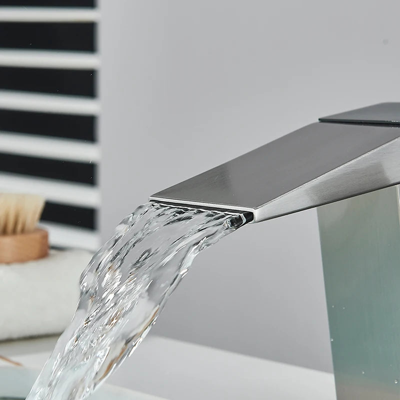 Digital display basin sink faucet by 𝕄𝕔 𝕋𝕙𝕖 𝔹𝕝𝕒𝕔𝕜 𝔻𝕚𝕒𝕞𝕠𝕟�