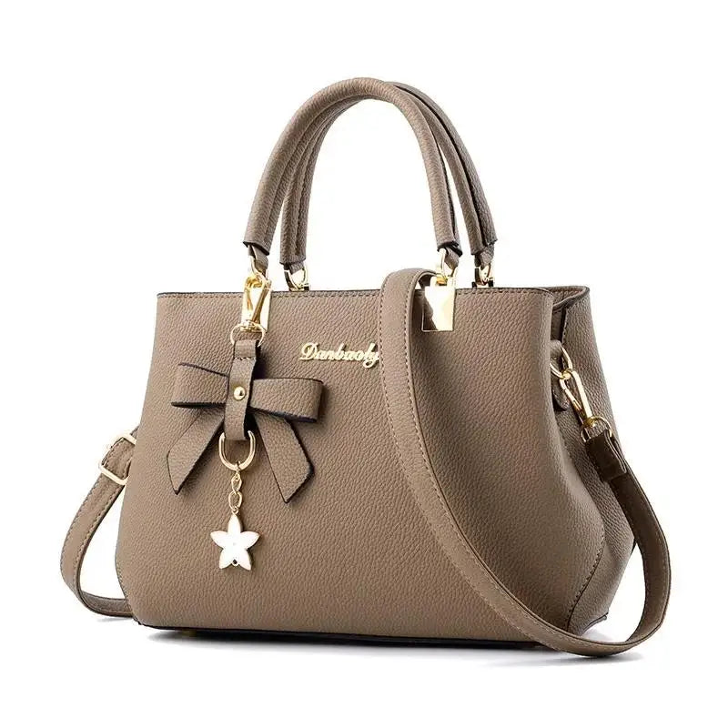 Women messenger bag by 𝕄𝕔 𝕋𝕙𝕖 𝔹𝕝𝕒𝕔𝕜 𝔻𝕚𝕒𝕞𝕠𝕟𝕕�