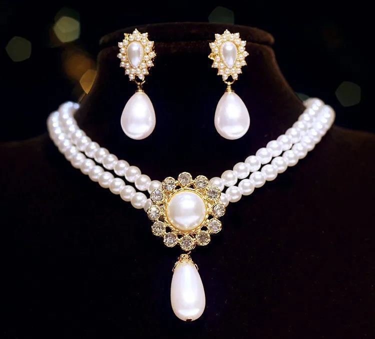 Elegant vintage pearl pendant necklace and matching chain earrings by 𝕄𝕔 𝕋𝕙𝕖 𝔹𝕝𝕒𝕔𝕜 𝔻𝕚𝕒𝕞𝕠�