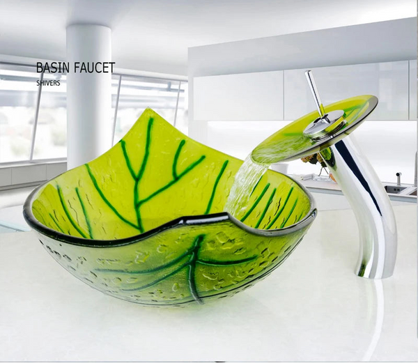 Green leaf-shaped vessel bathroom sink by MC THE BLACK DIAMOND, showcasing its unique leaf design and smooth ceramic surface.