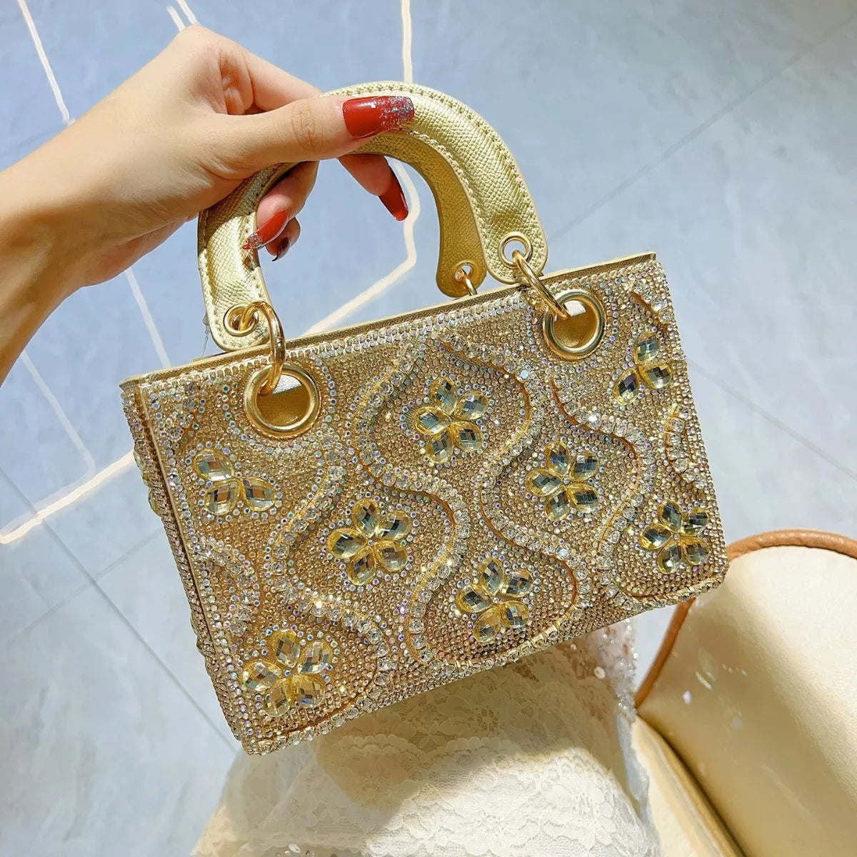 Handmade light luxury women's evening handbag featuring a stylish scarf design by 𝕸𝖔𝖍𝖆𝖒𝖆𝖉 ♛ 𝕮𝖔𝖑𝖑𝖊𝖈𝖙�