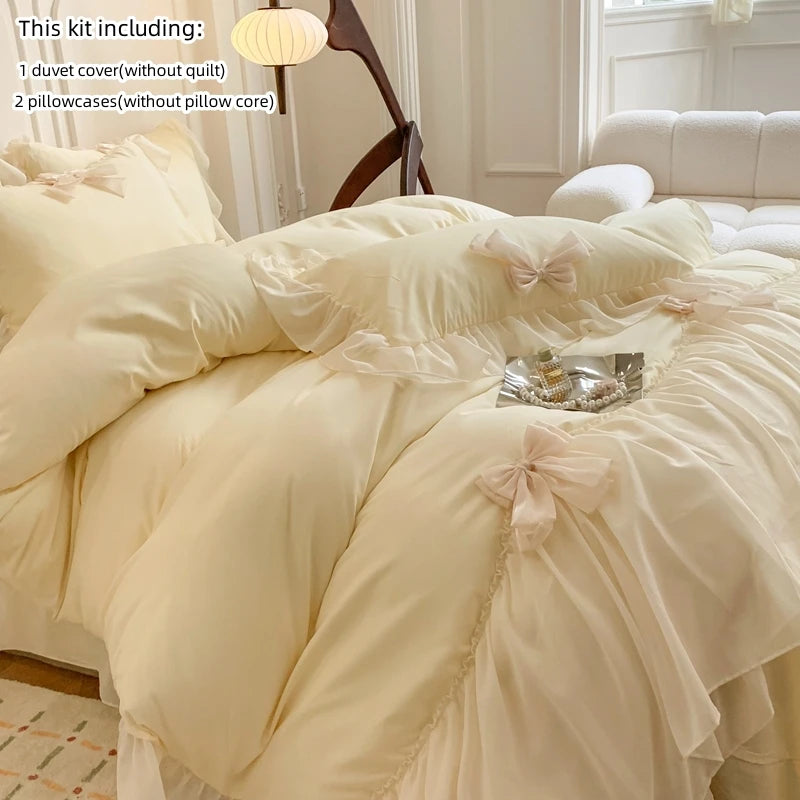 White bedding set with ruffled duvet cover and bedsheets from 𝕄𝕔 𝕋𝕙𝕖 𝔹𝕝𝕒𝕔𝕜 𝔻𝕚𝕒𝕞�