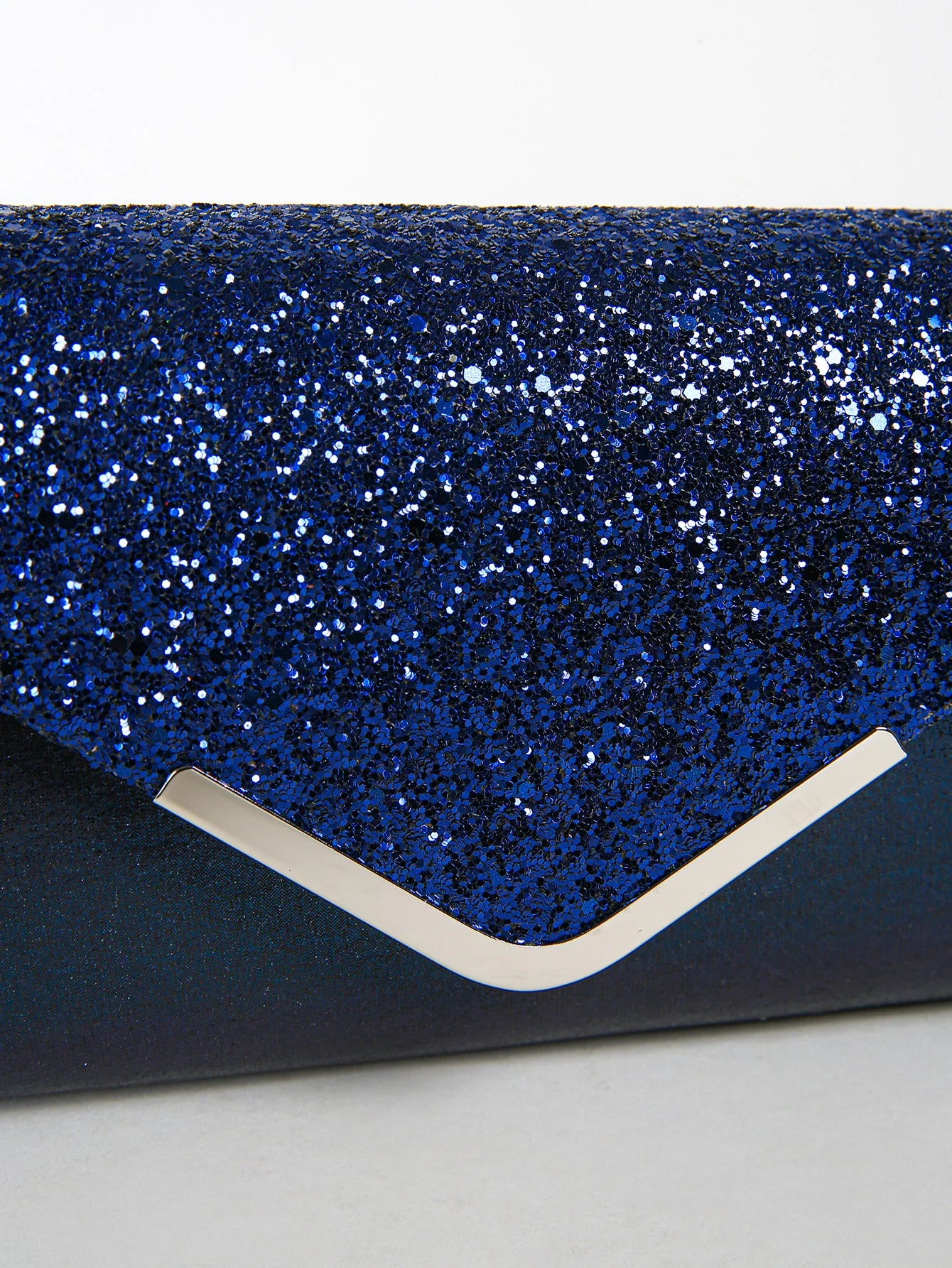 Women evening sequin clutch handbag with chain strap, stylish envelope design for parties from 𝕸𝖔𝖍𝖆𝖒𝖎𝖎𝖆𝖉 ♛ 𝕮𝖔𝖑𝖑�