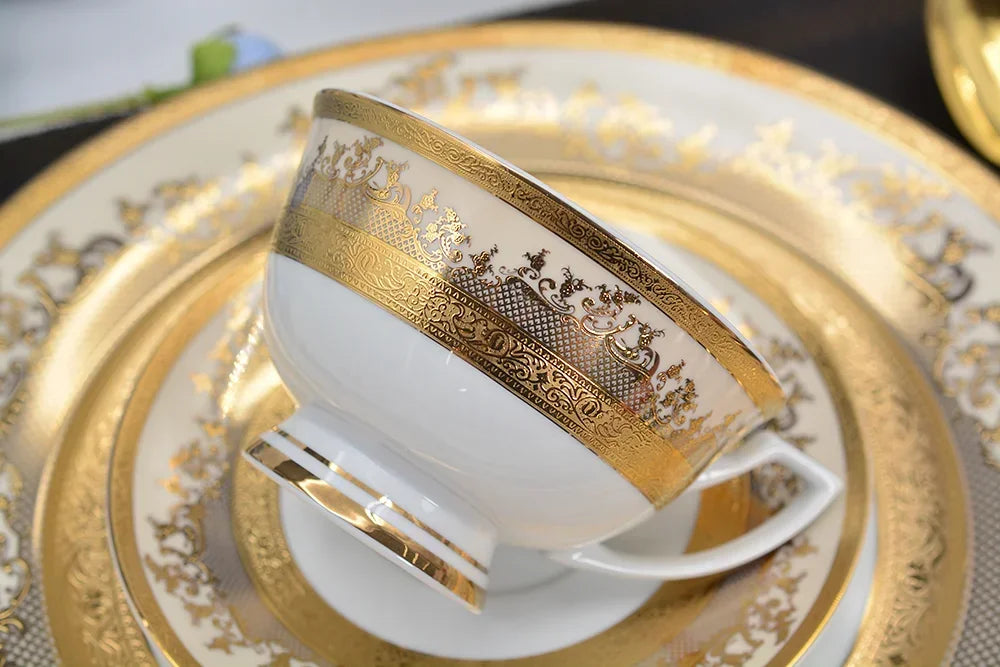 Set of 98-piece porcelain dinnerware by 𝕄𝕔 𝕋𝕙𝕖 𝔹𝕝𝕒𝕔𝕜 𝔻𝕚𝕒𝕞𝕠�