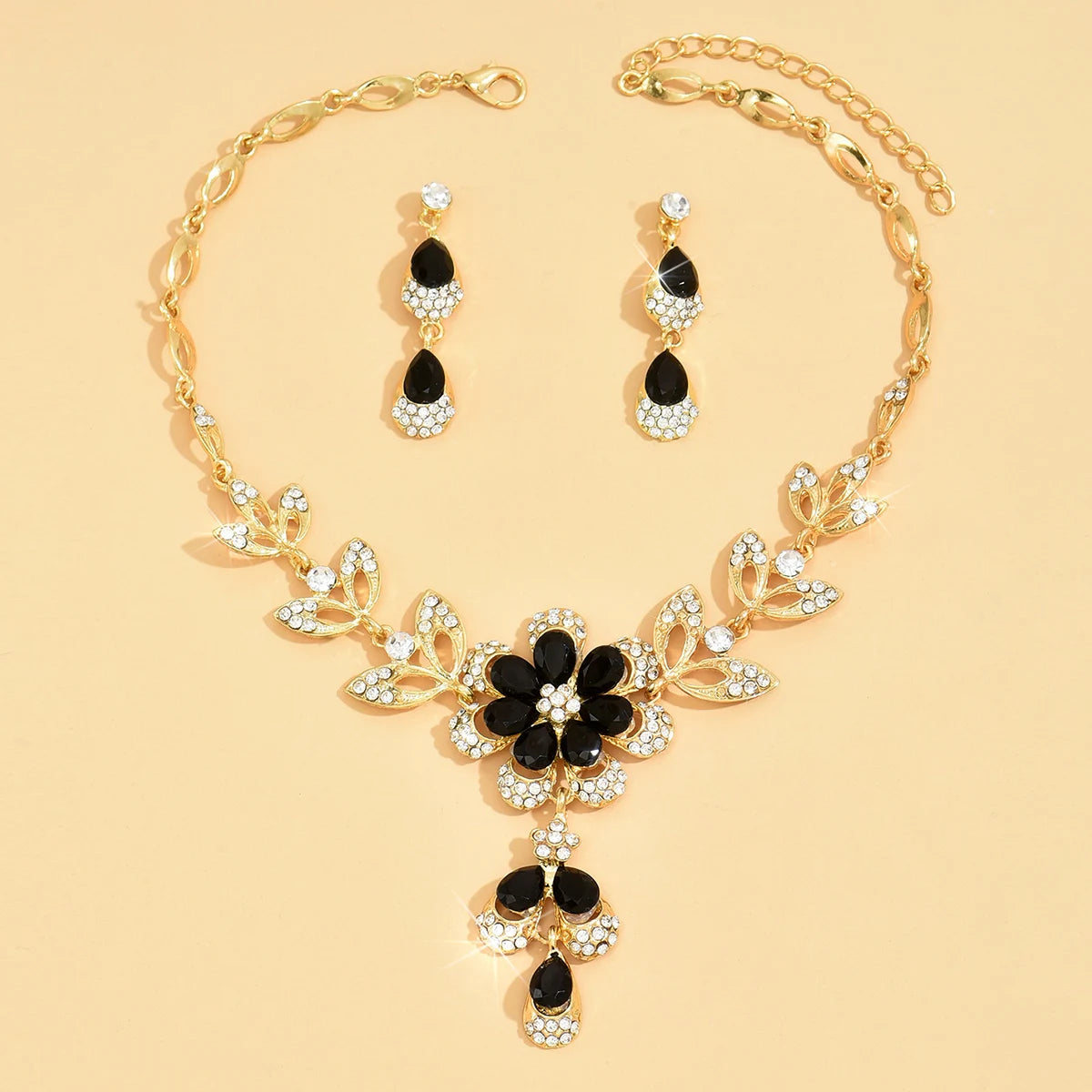 Three versatile women's fashion flower necklaces by 𝕄𝕔 𝕋𝕙𝕖 𝔹𝕝𝕒𝕔𝕜 𝔻𝕚𝕒𝕞𝕠𝕟�