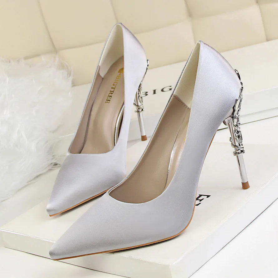 Women’s black leather low heels from MC The Black Diamonds, featuring a sleek and simple design for stylish comfort.