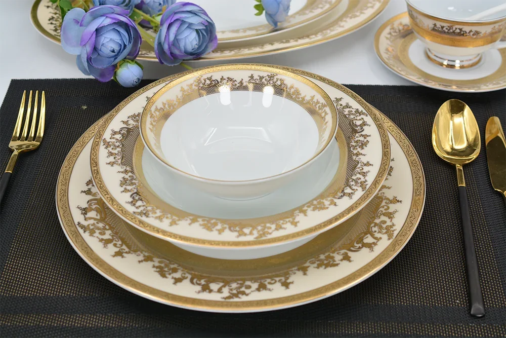 Set of 98-piece porcelain dinnerware by 𝕄𝕔 𝕋𝕙𝕖 𝔹𝕝𝕒𝕔𝕜 𝔻𝕚𝕒𝕞𝕠�