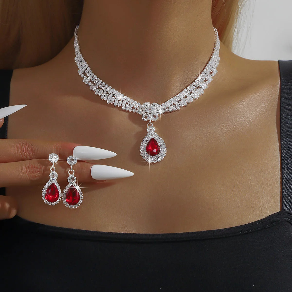 Three-piece women's black and gold flower necklace set by 𝕄𝕮 𝕋𝕙𝕖 𝔹𝕝𝕒𝕔𝕜 𝔻𝕚𝕒𝕞𝕠�
