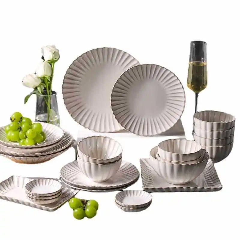 White chrysanthemum-shaped ceramic dinner set by 𝕄𝕔 𝕋𝕙𝕖 𝔹𝕝𝕒𝕔𝕜 𝔻𝕚𝕒𝕞𝕠�
