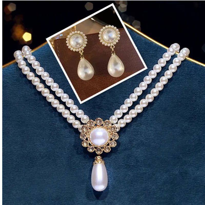 Elegant vintage palace pearl pendant necklace and matching earrings from 𝕄𝕔 𝕋𝕙𝕖 𝔹𝕝𝕒𝕔𝕜 𝔻𝕚𝕒𝕞𝕠�