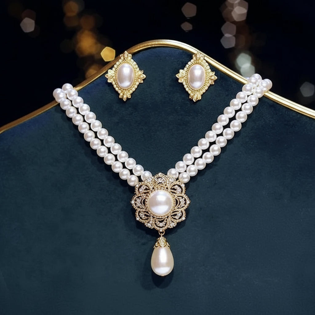 Elegant vintage pearl pendant necklace and matching earrings by 𝕄𝕔 𝕋𝕙𝕖 𝔹𝕝𝕒𝕔𝕜 𝔻𝕚𝕒𝕞𝕠�