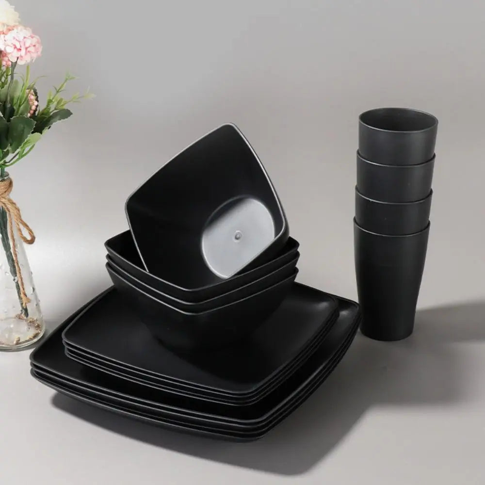 Set of 16 square plastic dinnerware pieces from 𝕄𝕔 𝕋𝕙𝕖 𝔹𝕝𝕒𝕔𝕜 𝔻𝕚𝕒𝕞𝕠�