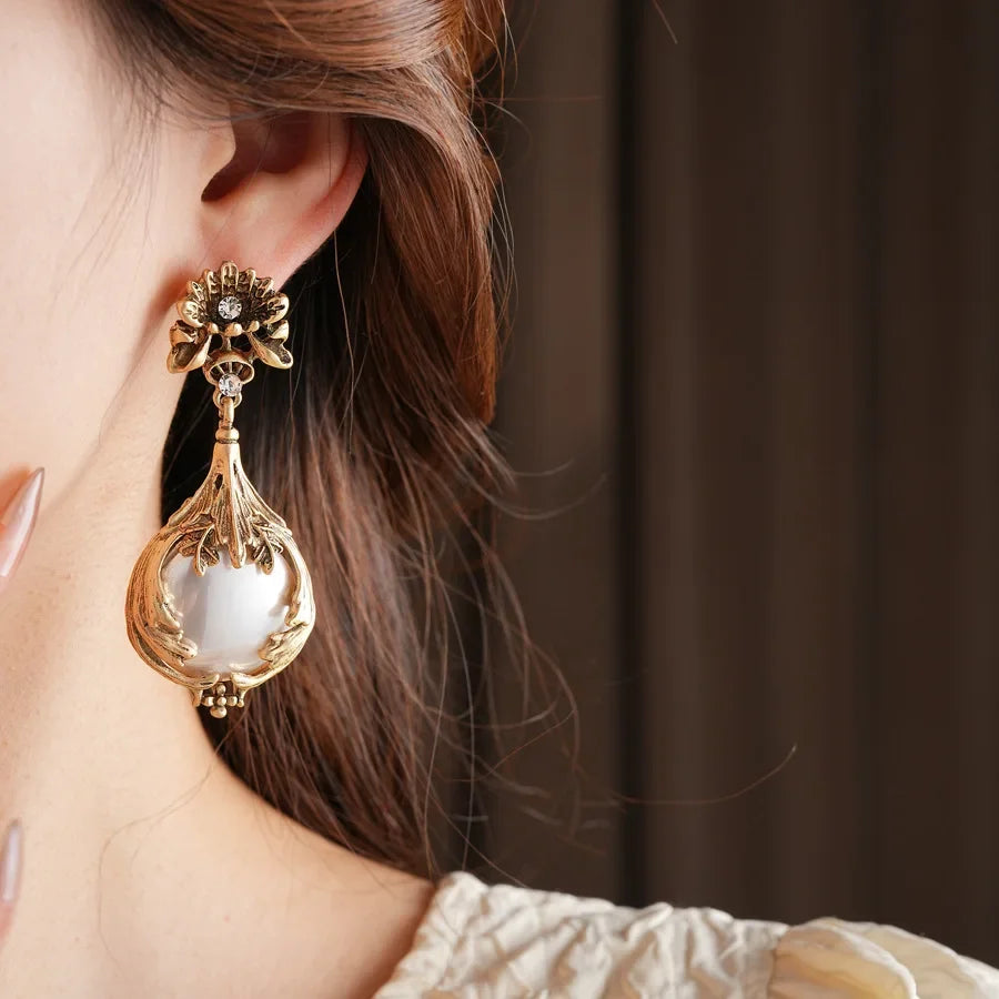 Vintage light luxury jewelry set with flower pendant pearl earrings and high-end retro necklace, featuring rhinestone details, by Mohammad Collection.
