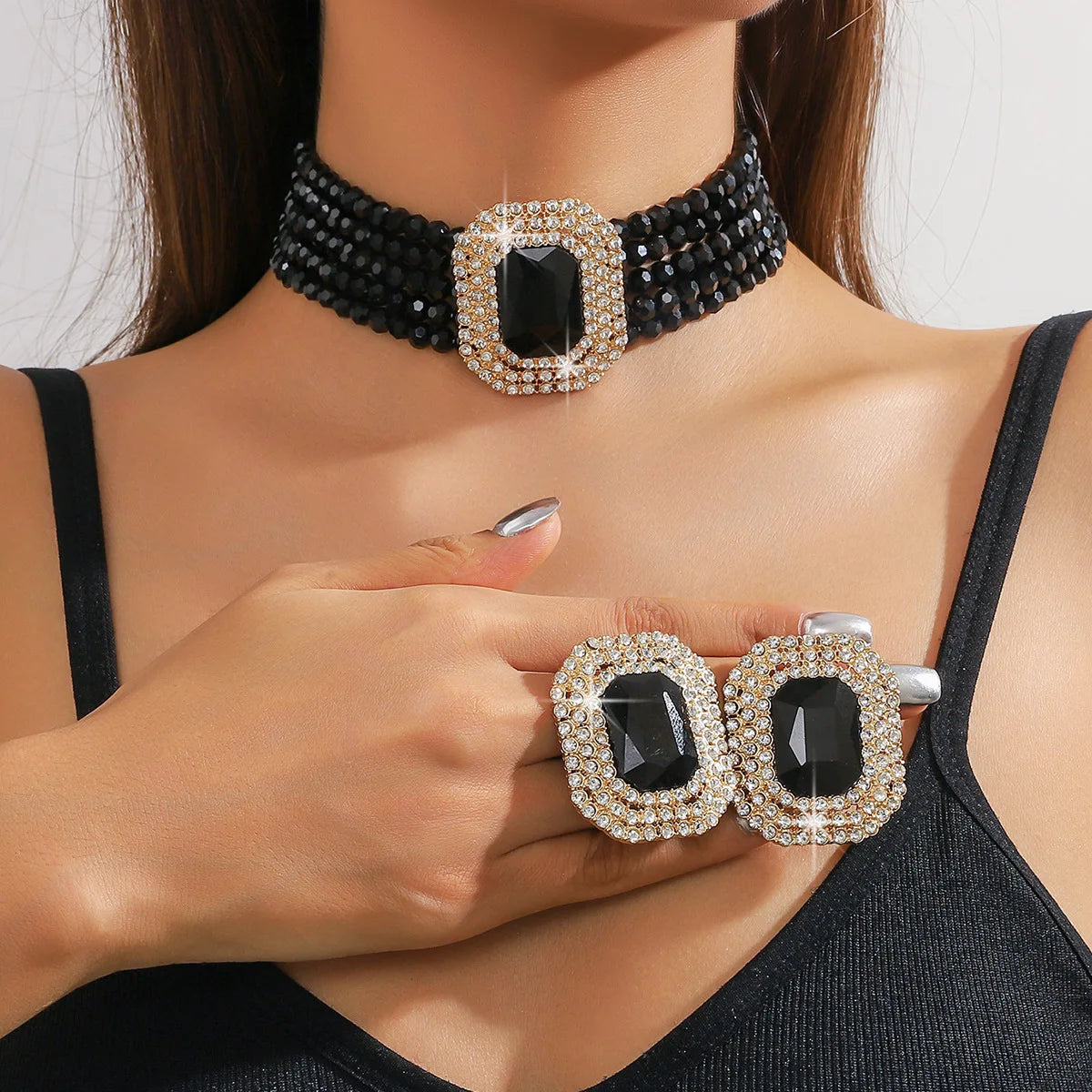 Elegant crystal necklace with geometric square design and pearl earrings from 𝕄𝕮 𝕋𝕙𝕖 𝔹𝕝𝕒𝕔𝕜 𝔻𝕚𝕒𝕞𝕠