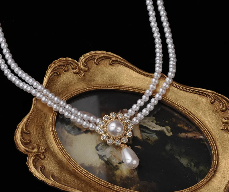 Elegant vintage style pearl pendant necklace and matching earrings from 𝕄𝕔 𝕋𝕙𝕖 𝔹𝕝𝕒𝕔𝕜 𝔻𝕚𝕒𝕞𝕠�