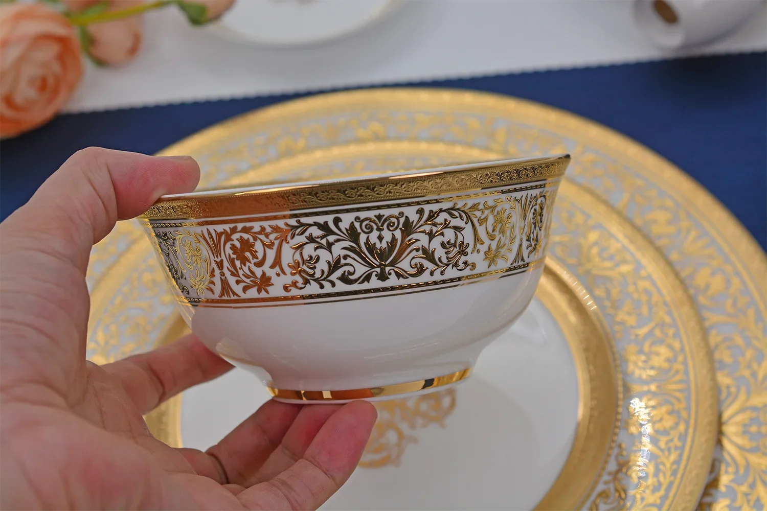 Karosa Luxury 84-piece gold embossed porcelain dinnerware set by 𝕄𝕔 𝕋𝕙𝕖 𝔹𝕝𝕒𝕔𝕜 𝔻𝕚𝕒𝕞�
